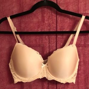 Victoria’s Secret Dream Angels lined demi bra, 34D.